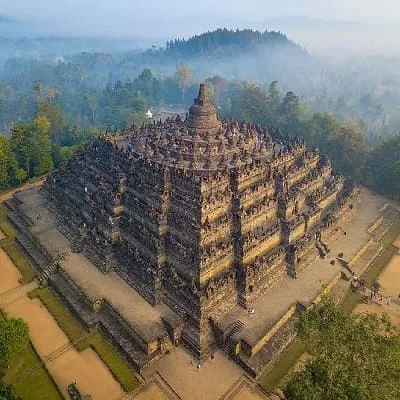 4 Candi Borobudur